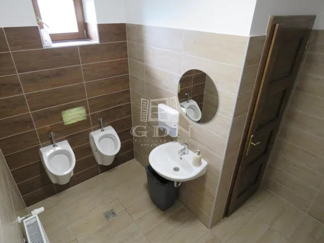 Eladó kereskedelmi és ipari ingatlan Pákozd 210 nm