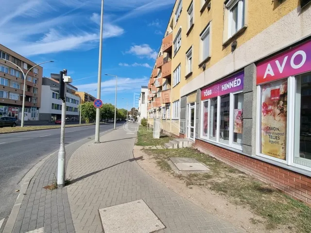 Kiadó kereskedelmi és ipari ingatlan Székesfehérvár, Belváros 140 nm