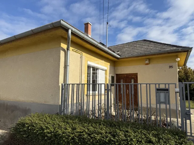 Kiadó ház Székesfehérvár, Öreghegy 85 nm