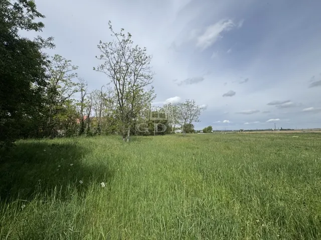 Eladó telek Székesfehérvár 800 nm