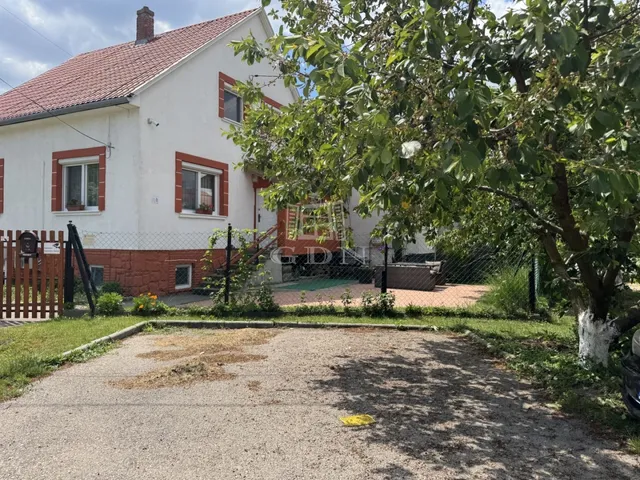 Kiadó ház Velence 75 nm
