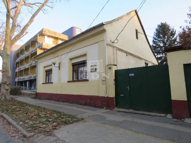 Kiadó kereskedelmi és ipari ingatlan Székesfehérvár, Belváros 50 nm