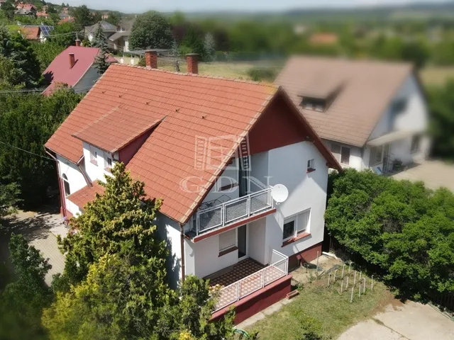 Eladó ház Pákozd 300 nm