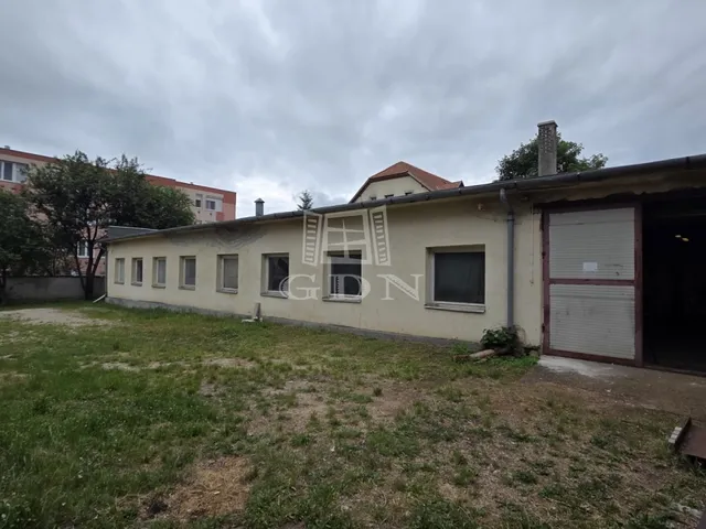 Eladó kereskedelmi és ipari ingatlan Mór 500 nm