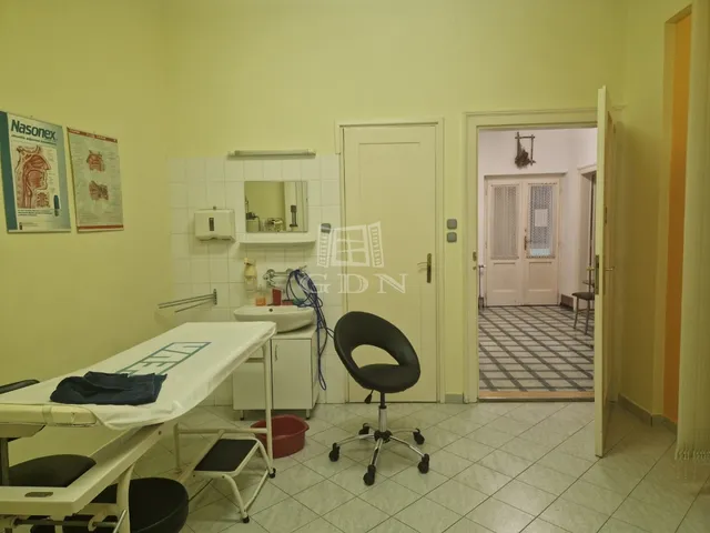 Kiadó kereskedelmi és ipari ingatlan Székesfehérvár, Belváros 30 nm
