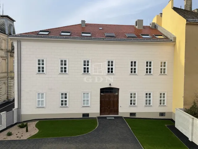 Kiadó lakás Székesfehérvár, Belváros 128 nm