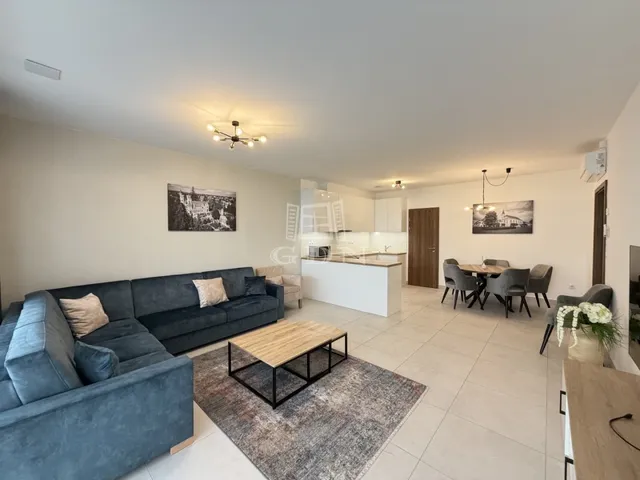 Kiadó lakás Székesfehérvár, Belváros 104 nm