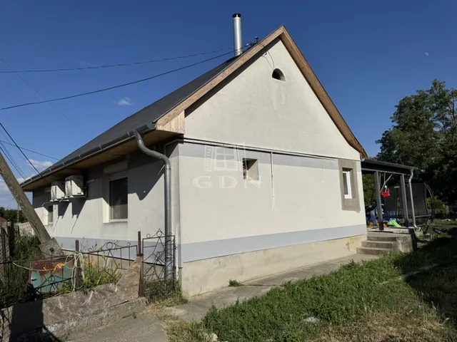 Eladó ház Szabadbattyán 68 nm
