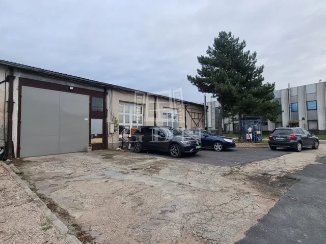 Kiadó kereskedelmi és ipari ingatlan Székesfehérvár, Alsóváros 222 nm