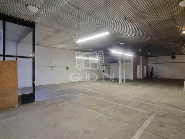 Kiadó kereskedelmi és ipari ingatlan Székesfehérvár, Alsóváros 222 nm