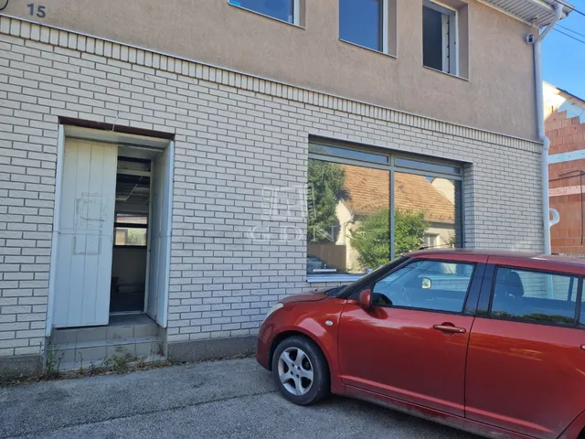 Kiadó kereskedelmi és ipari ingatlan Székesfehérvár, Felsőváros 71 nm