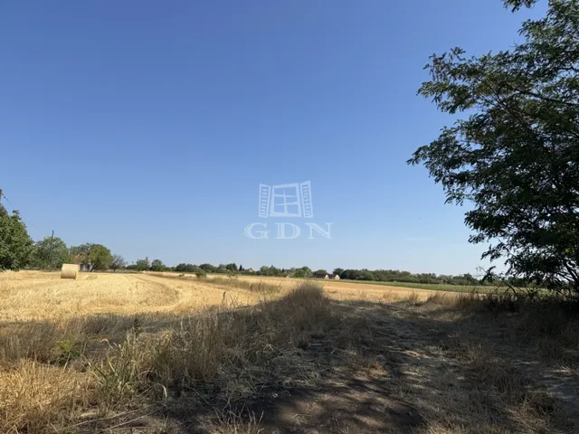 Eladó telek Úrhida 5497 nm