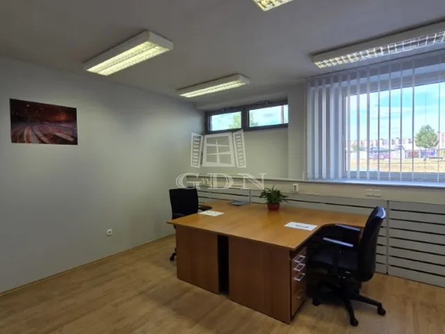 Kiadó kereskedelmi és ipari ingatlan Székesfehérvár 9 nm