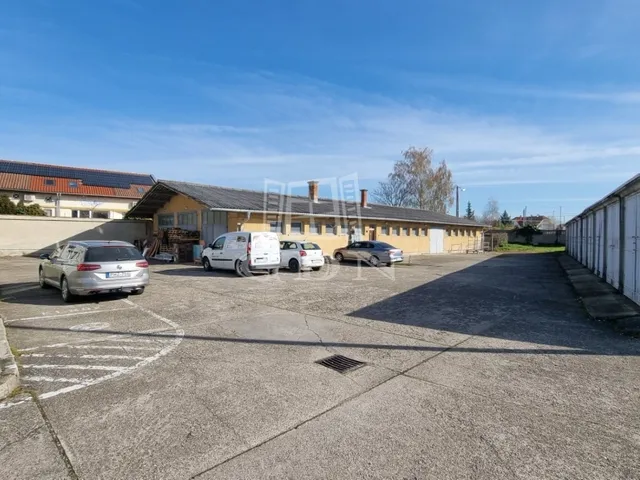 Kiadó kereskedelmi és ipari ingatlan Székesfehérvár, Felsőváros 30 nm
