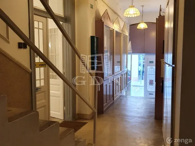Eladó kereskedelmi és ipari ingatlan Székesfehérvár, Belváros 124 nm
