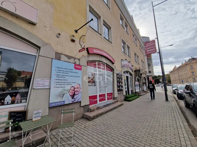 Kiadó kereskedelmi és ipari ingatlan Székesfehérvár 59 nm