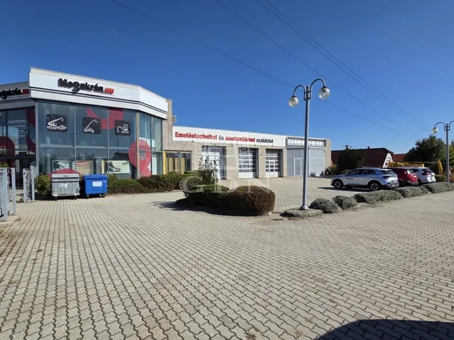Eladó kereskedelmi és ipari ingatlan Mór 724 nm