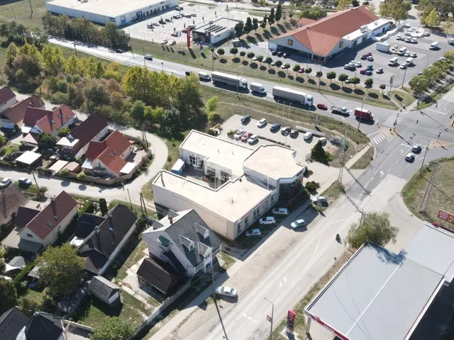 Eladó kereskedelmi és ipari ingatlan Mór 724 nm
