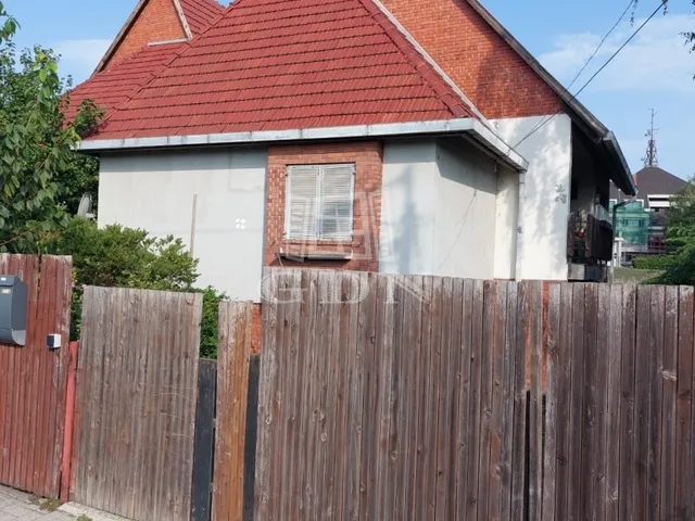 Eladó ház Székesfehérvár, Felsőváros 200 nm