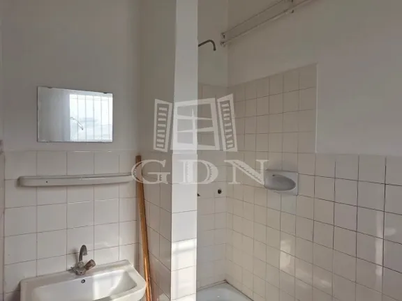 Kiadó kereskedelmi és ipari ingatlan Székesfehérvár 306 nm