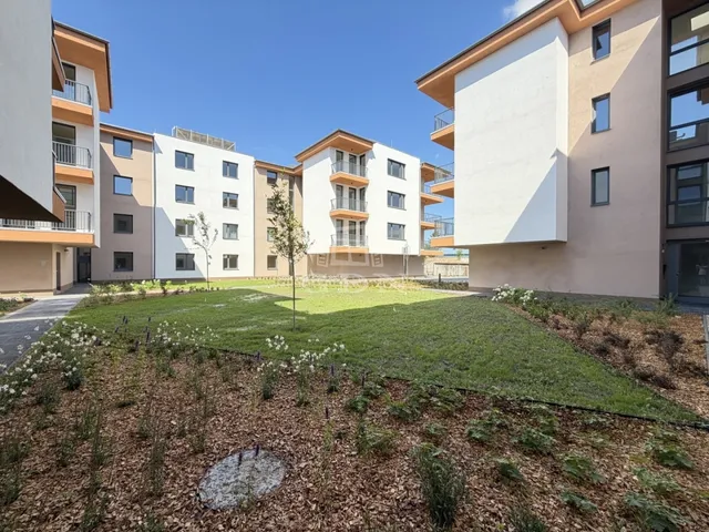 1 kambarių butas, 70 m²