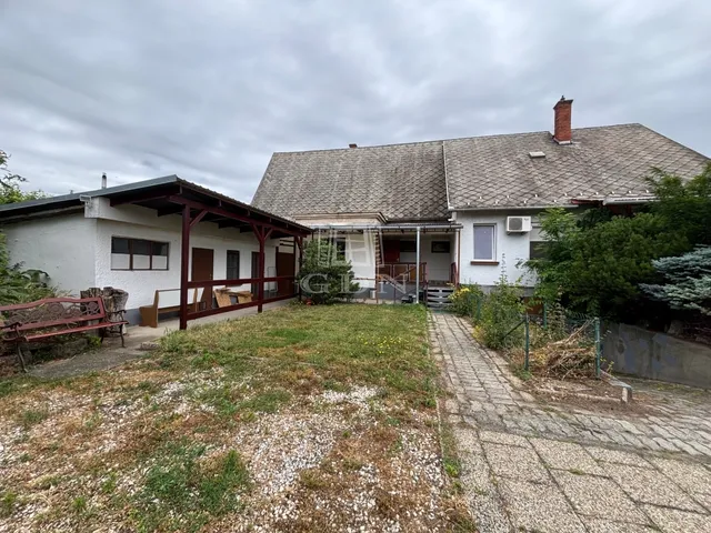 Eladó ház Komárom, Szőny 160 nm