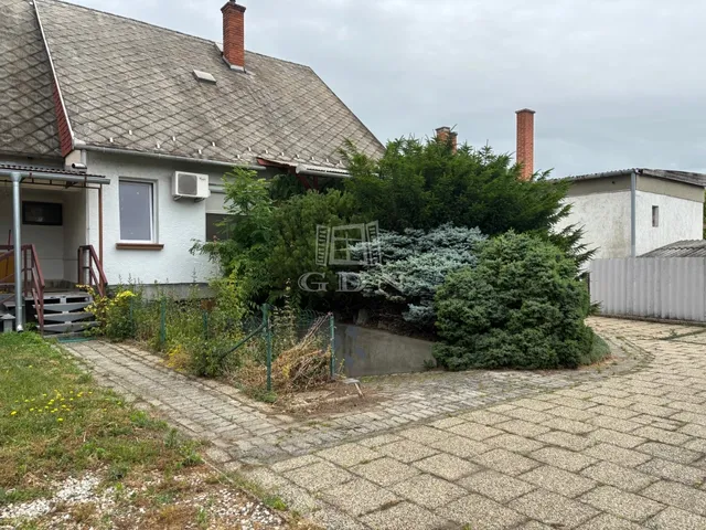 Kiadó ház Komárom, Szőny 160 nm