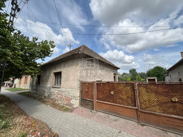 Eladó ház Komárom, Szőny 99 nm