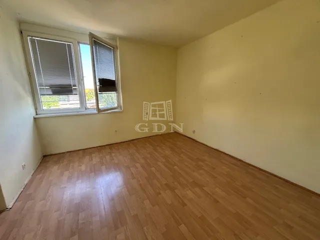 Eladó lakás Komárom 54 nm