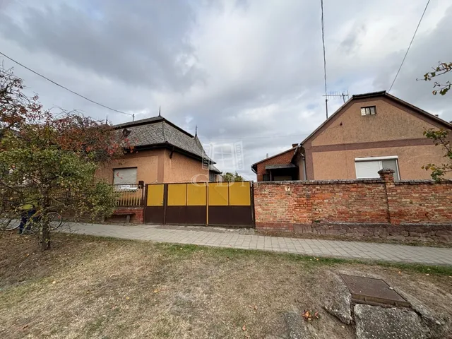 Eladó ház Ászár 140 nm