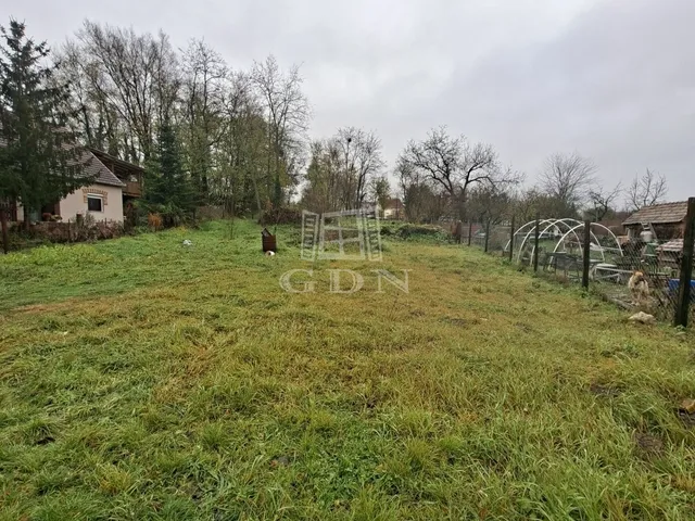 Eladó telek Szomód 1839 nm