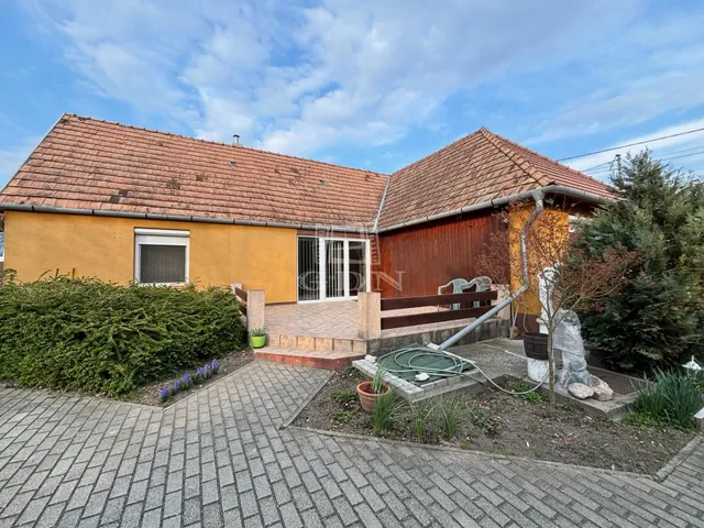 Eladó ház Bana 106 nm