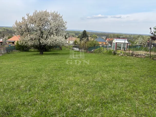 Eladó telek Neszmély 2669 nm