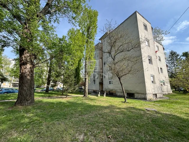 Eladó lakás Almásfüzitő, Nagykolónia 45 nm