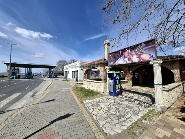 Eladó kereskedelmi és ipari ingatlan Szántód 250 nm