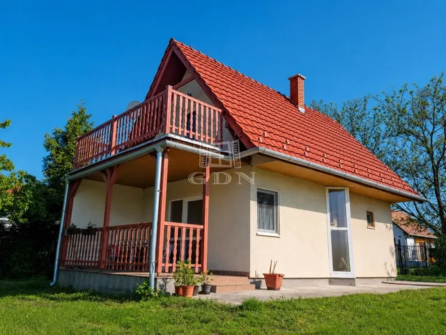 Eladó nyaraló Siófok, Szabadifürdő 69 nm