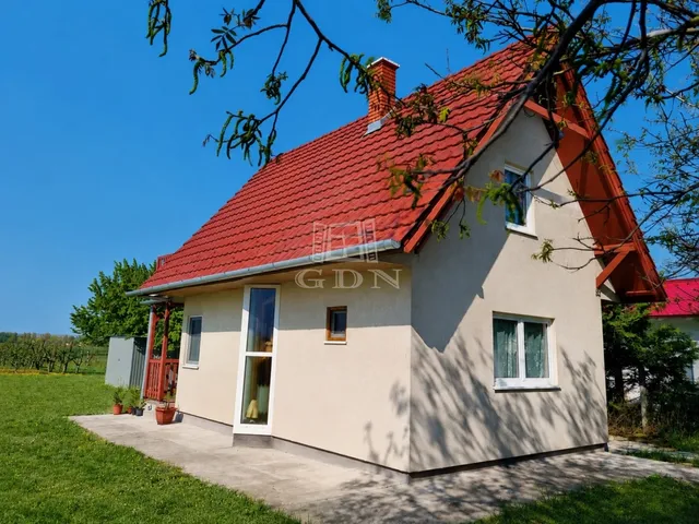 Eladó nyaraló Siófok, Szabadifürdő 69 nm