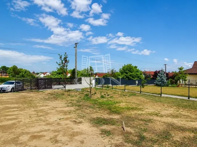 Eladó telek Balatonszárszó 746 nm