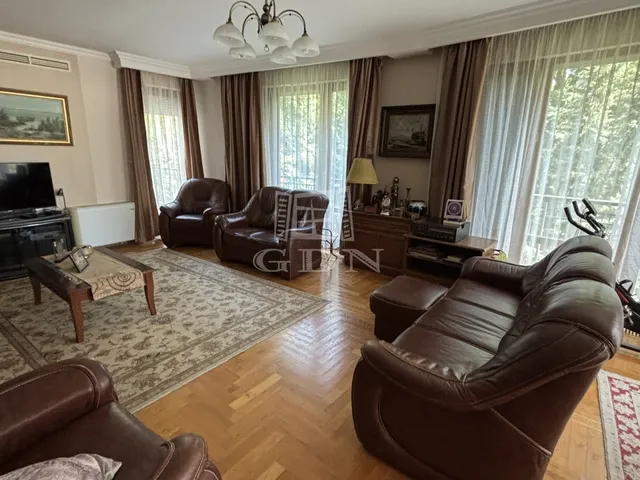 Eladó lakás Budapest II. kerület, Szemlőhegy 146 nm