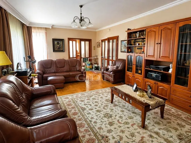 Eladó lakás Budapest II. kerület, Szemlőhegy 146 nm