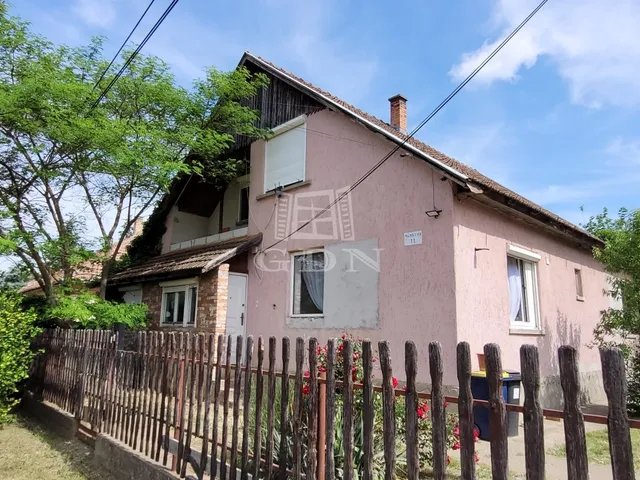 Eladó ház Tápiószecső 160 nm