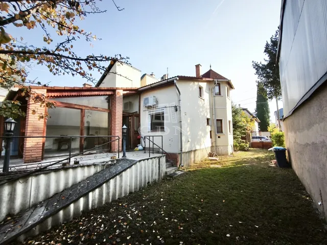 Eladó ház Budapest XV. kerület, Rákospalota 156 nm