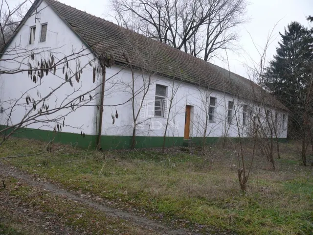 Eladó kereskedelmi és ipari ingatlan Kecskemét, Borbás 300 nm