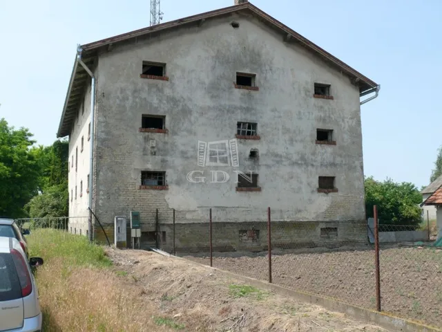 Eladó kereskedelmi és ipari ingatlan Kerekegyháza 704 nm