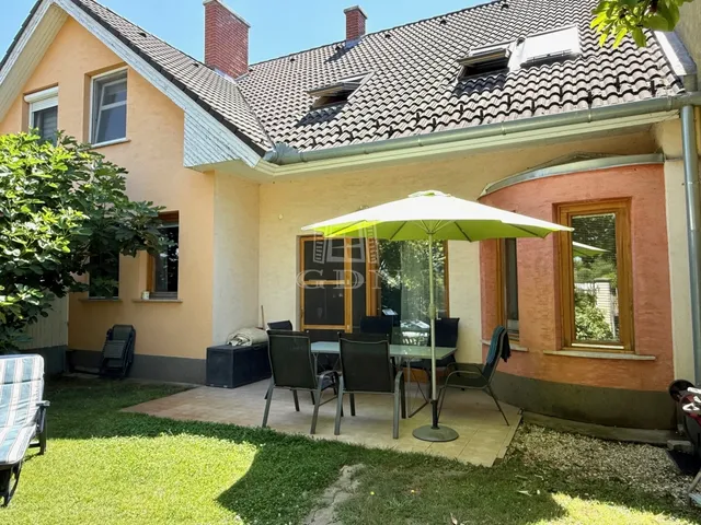 Eladó ház Kecskemét, Hollandfalu 200 nm