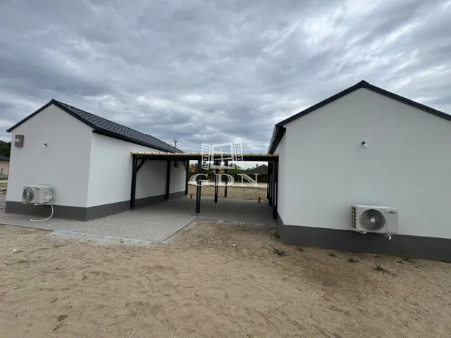 Eladó ház Kecskemét, Hetényegyháza 48 nm