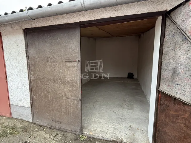 Eladó garázs Kecskemét, Máriaváros 17 nm