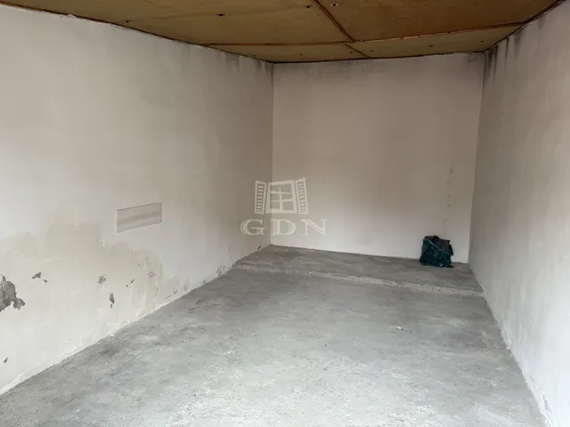 Eladó garázs Kecskemét, Máriaváros 17 nm