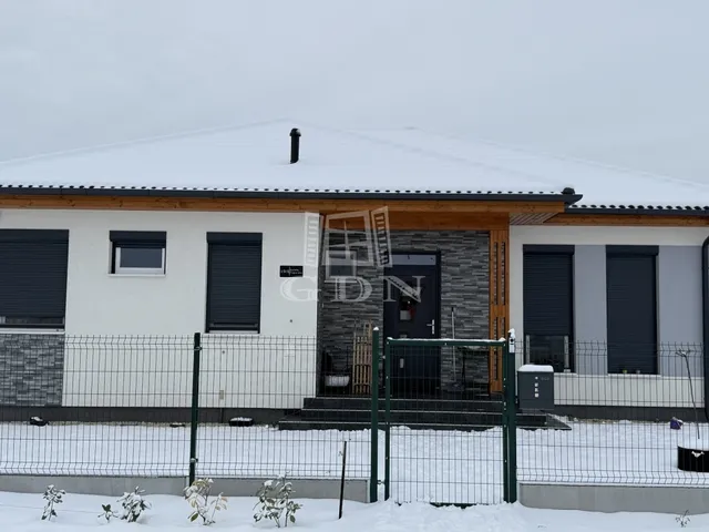 Eladó ház Kecskemét, Felsőszéktóitanyák 81 nm