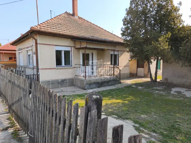 Eladó ház Felsőlajos 72 nm
